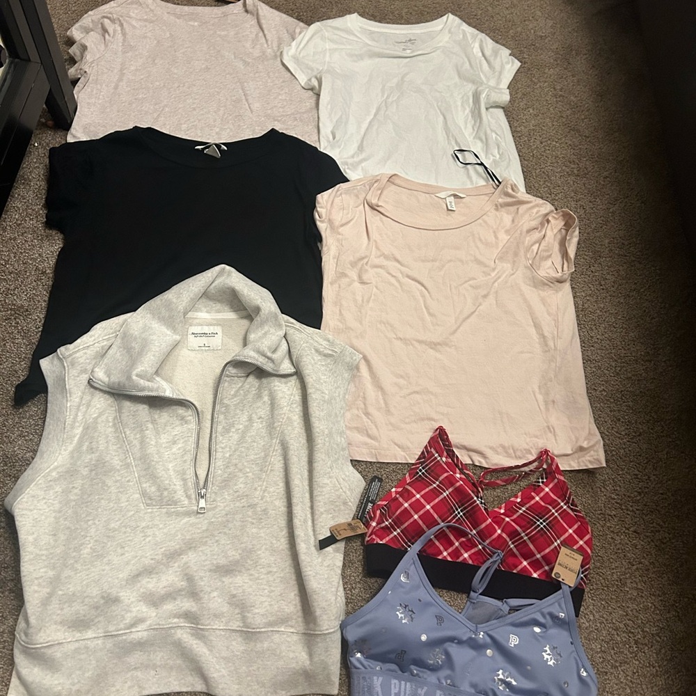 Women t-shirt bundle of clothes size small